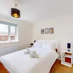 2 Bed With Garden & Free Parking Near The Thames