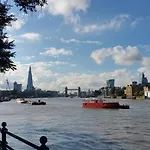 2 Bed With Garden & Free Parking Near The Thames