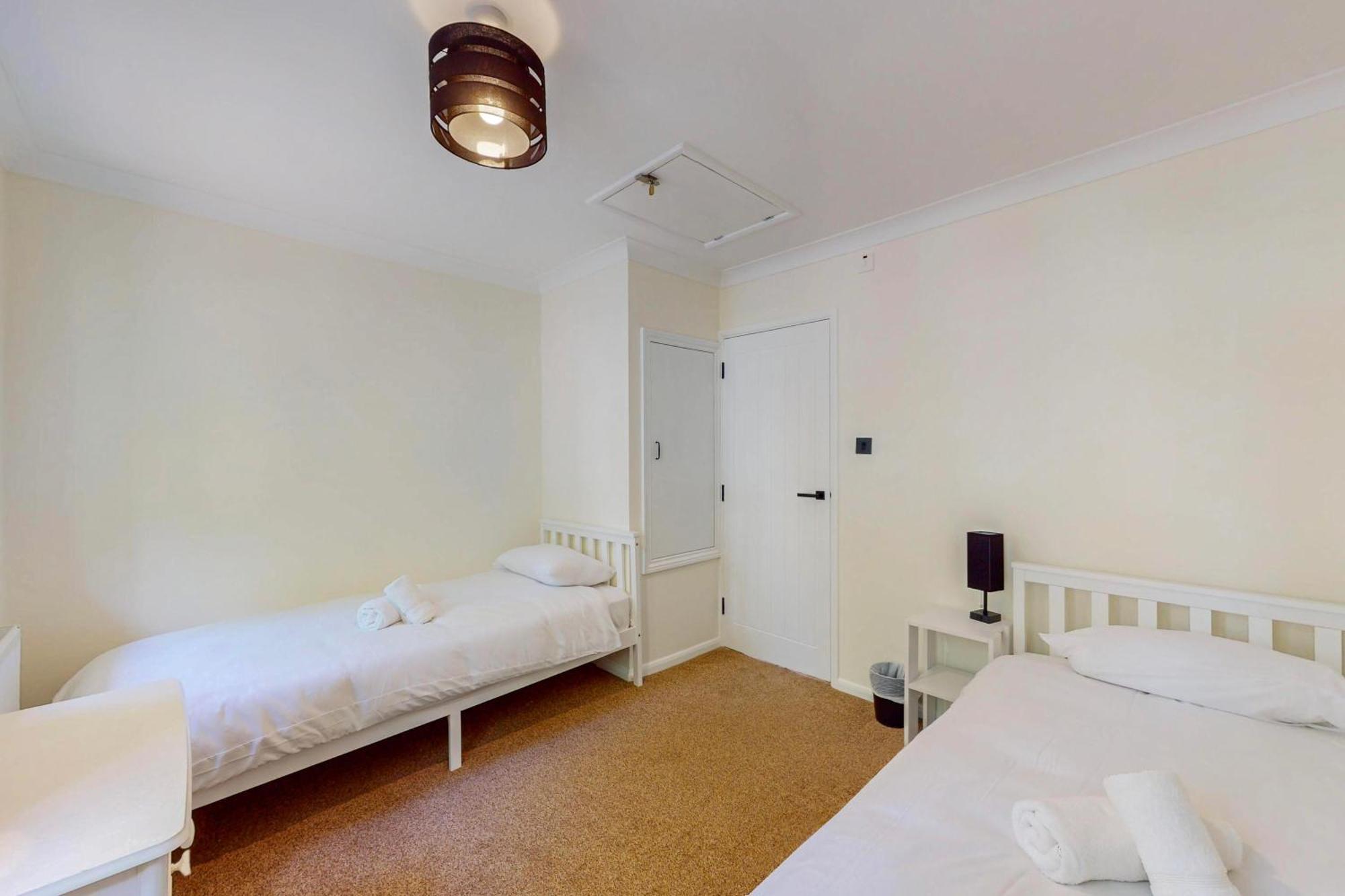 Apartment 2 Bed With Garden & Free Parking Near The Thames *