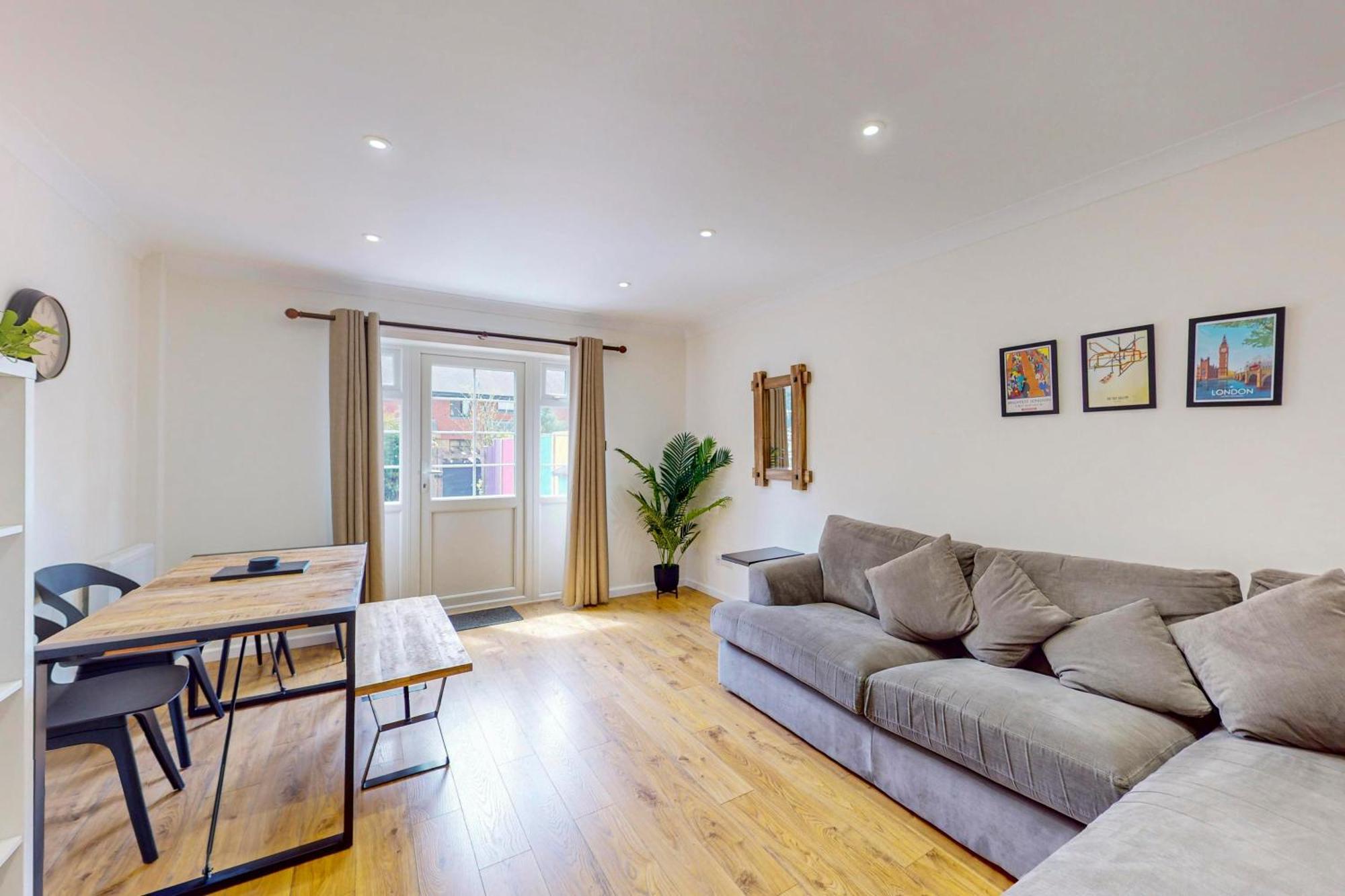 2 Bed With Garden & Free Parking Near The Thames Apartment London