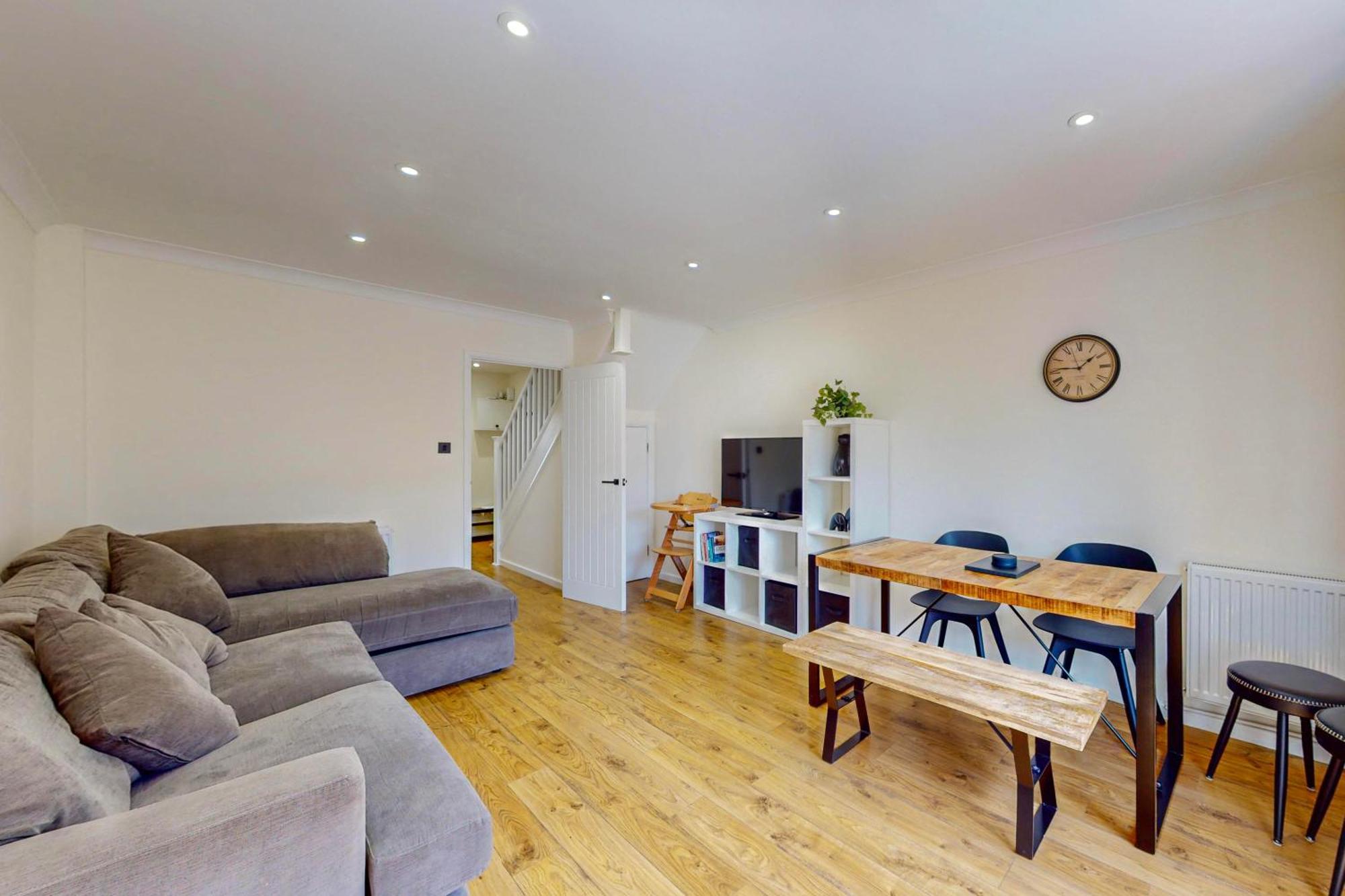 2 Bed With Garden & Free Parking Near The Thames Apartment