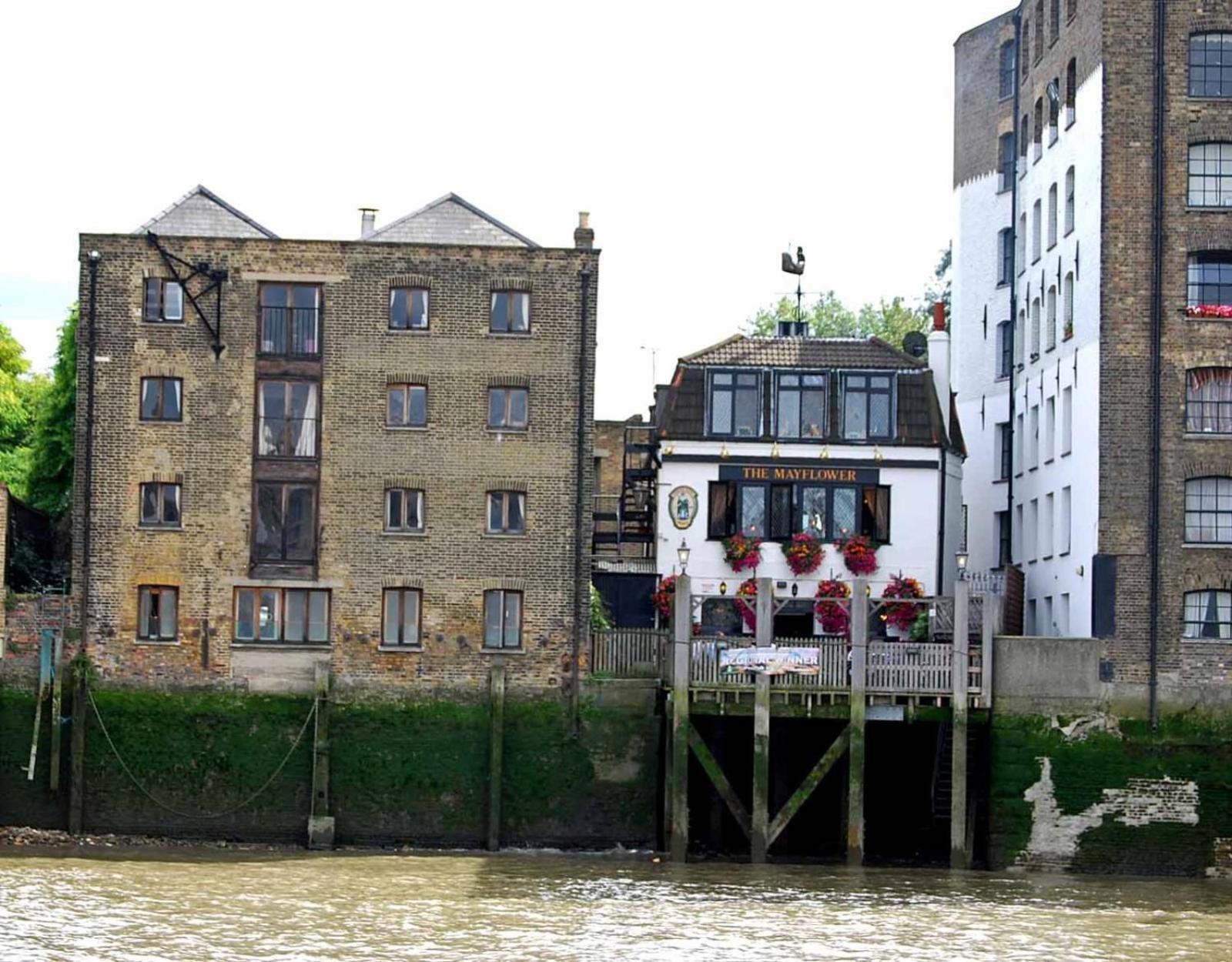 Apartment 2 Bed With Garden & Free Parking Near The Thames *