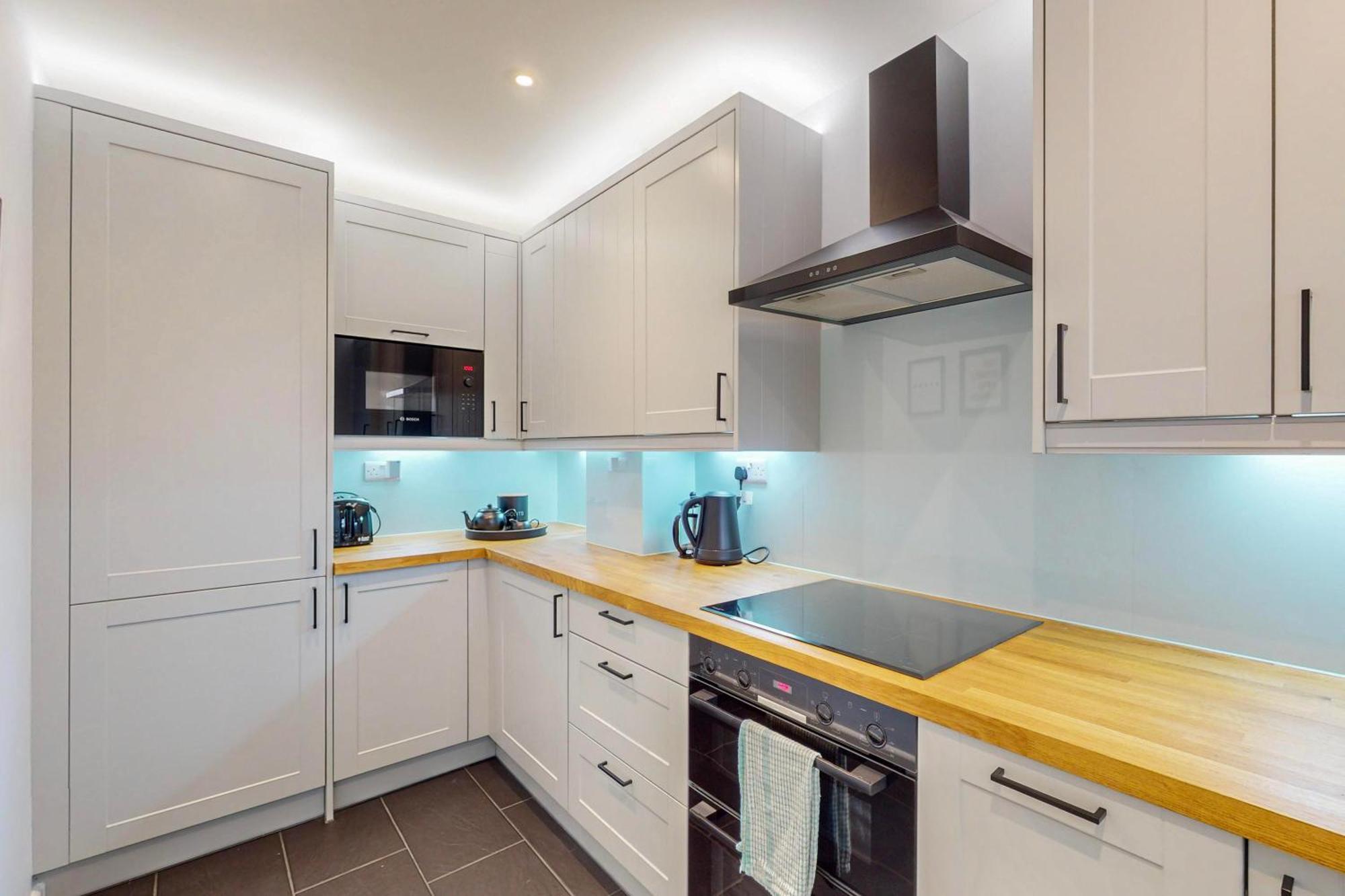 2 Bed With Garden & Free Parking Near The Thames Apartment